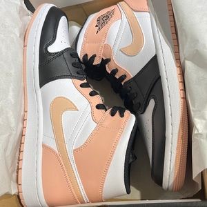 Air Jordan 1 mid, arctic orange